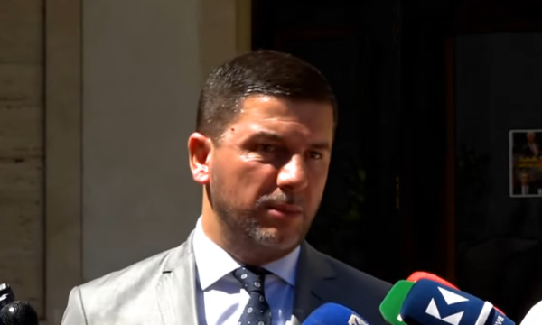 Krasniqi pas takimit me Osmanin: Shpresoj të gjendet zgjidhja, e kemi gati lëndën për shkeljet e LVV-së pas aktgjykimit të Kushtetueses