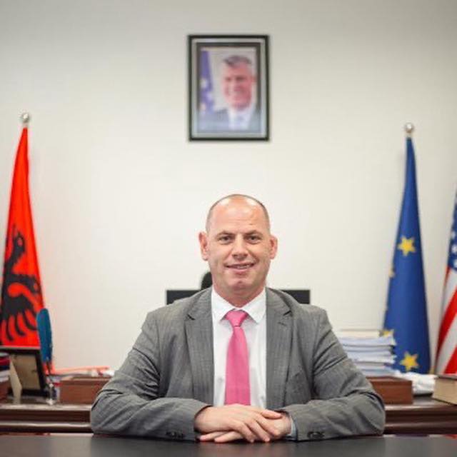 Lladrovci thotë se profile të rreme me shkurtesën PDK po tentojnë të krijojnë mjegull për partinë dhe kandidaturën e tij
