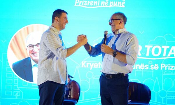 Memli Krasniqi zyrtarizon rikandidimin e Shaqir Totajt për kryetar të Prizrenit: Me Shaqën, Prizreni është gjithmonë në punë