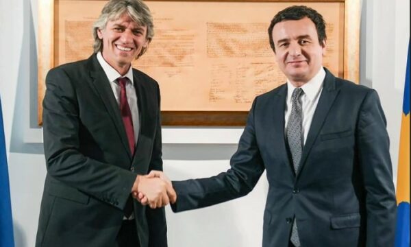 Sela flet për takimin e fundit me Kurtin: Më tha, a ta bëjmë Arben Taravarin kandidat për president?