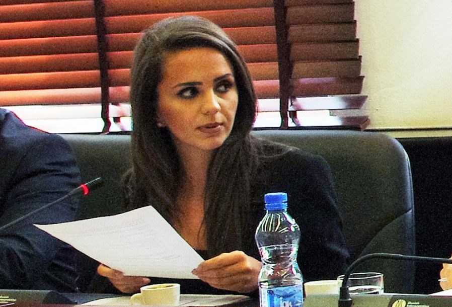 Martohet Teuta Rugova, e bija e ish-presidentit Rugova, kurëzohet në Katedralen Nënë Tereza