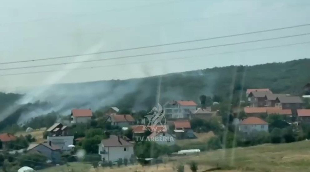 Zjarri në fshatrat në Malishevë, komandanti i zjarrfikësve: Jemi afër lokalizimit të zjarrit