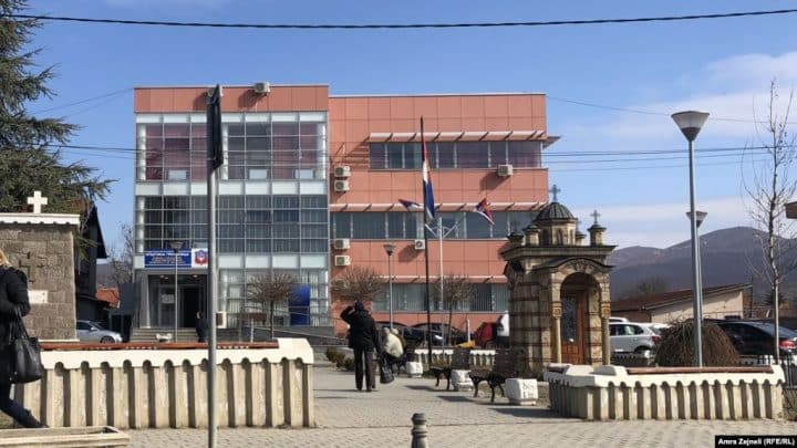 “Vetëm valixhja na ka mbetur”: Shqetësimi i serbëve në Graçanicë përballë unitetit shqiptar