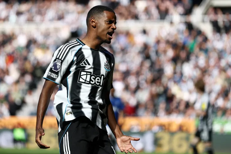 Shfaqen dy pengesa të mëdha për Liverpoolin në përpjekjet për transferimin e Isak