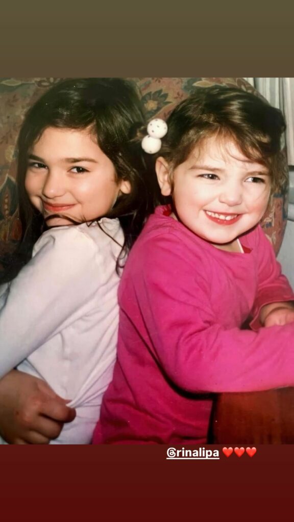 Dua Lipa rikrijon fotografinë simpatike me motrën e saj