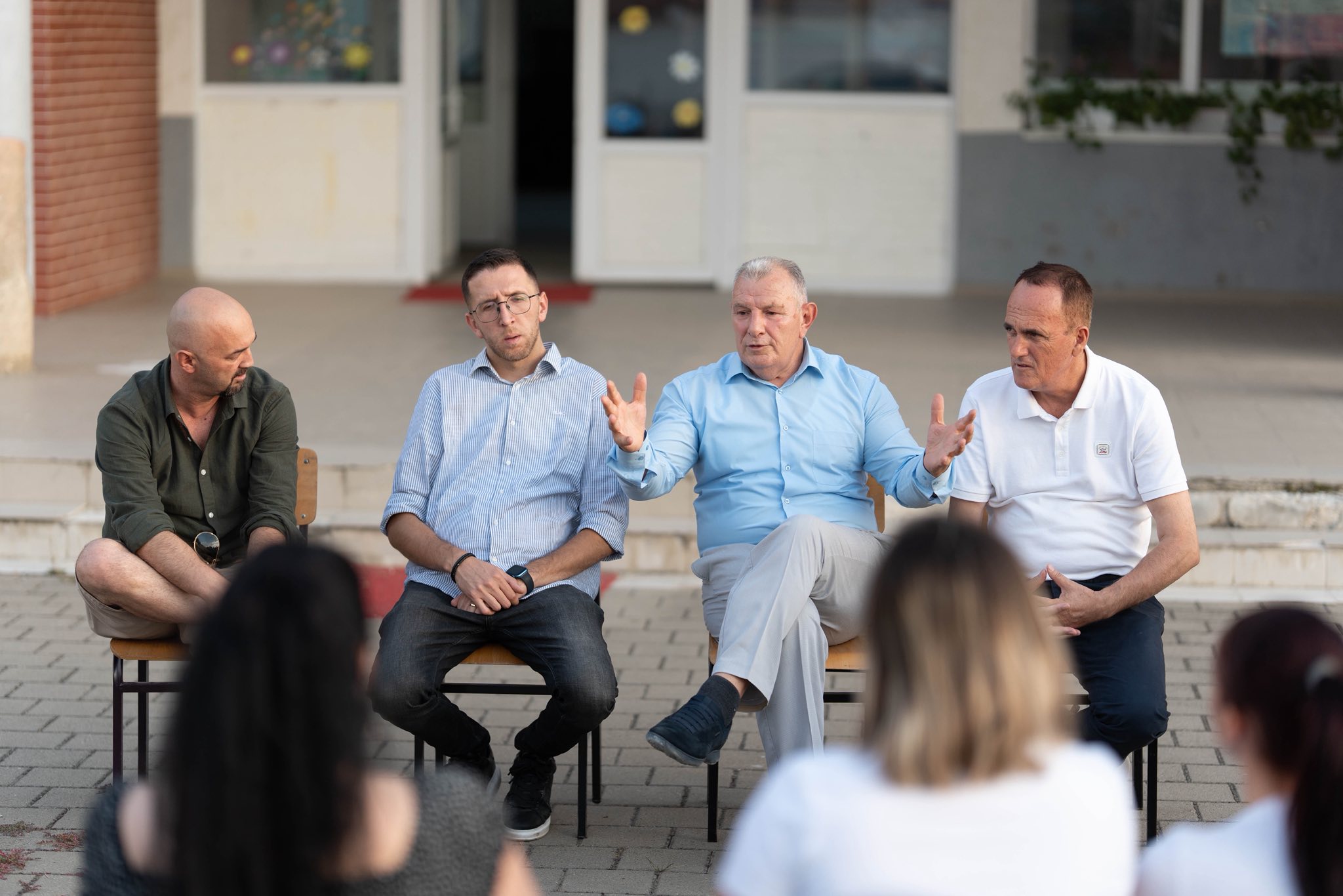 Shukri Buja në takime me qytetarë të Lipjanit: Masa konkrete për familjet dhe për gratë – fitorja është e jona