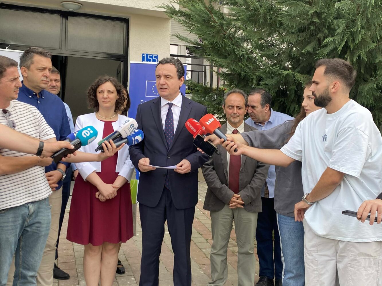 Përfundojnë punimet në dy ndërtesa sociale në Hajvali, Kurti: Kursim i energjisë deri në 50%