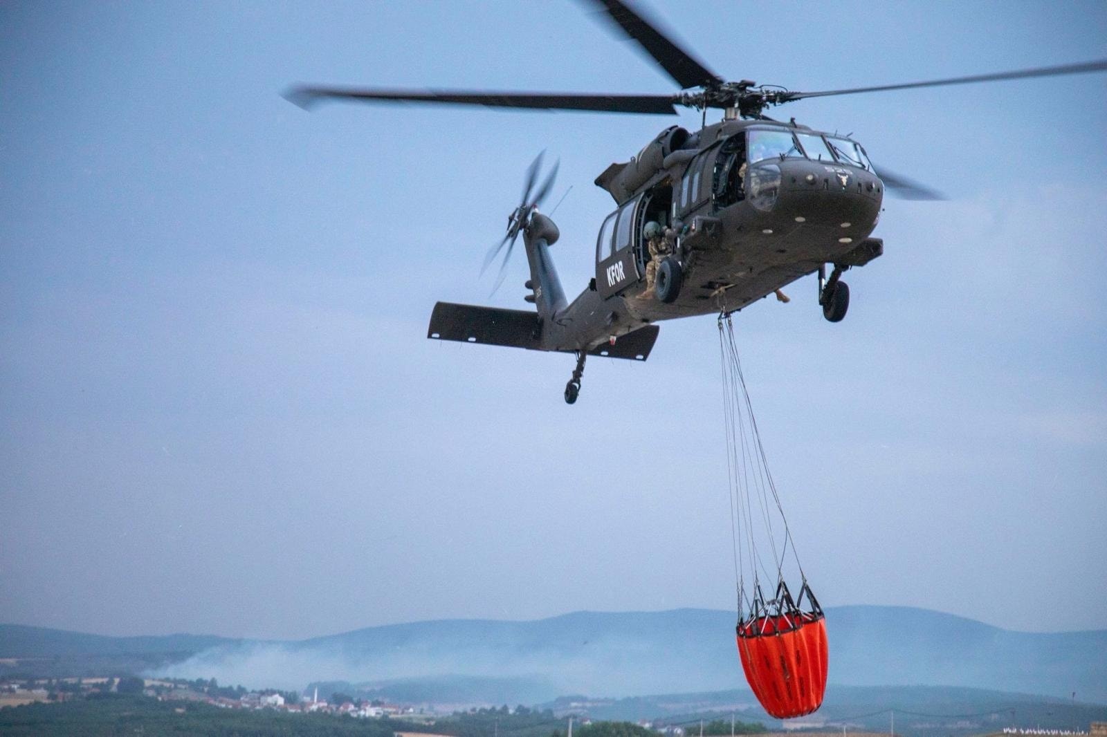 Intervenoi në disa zona në Kosovë për t’i shuar zjarret nga ajri: KFOR-i jep detaje