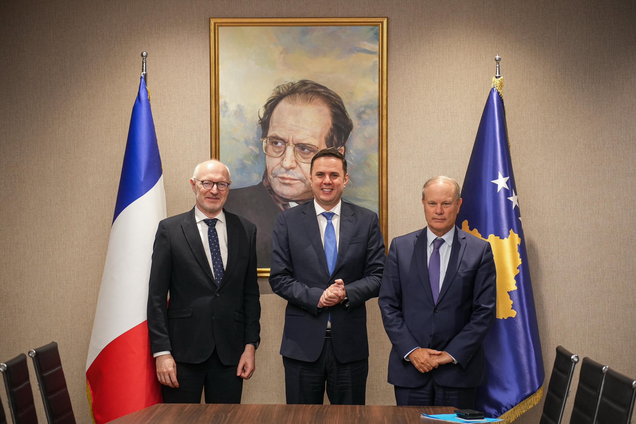Abdixhiku takohet me të dërguarin e ambasadorin francez: Folëm për pasojat e qeverisjes populiste