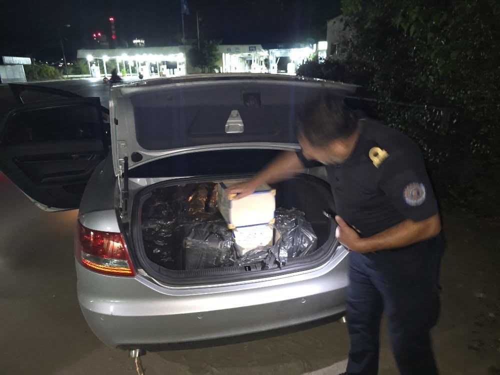 Dogana parandalon kontrabandimin e kapsulave të kafesë në Han të Elezit