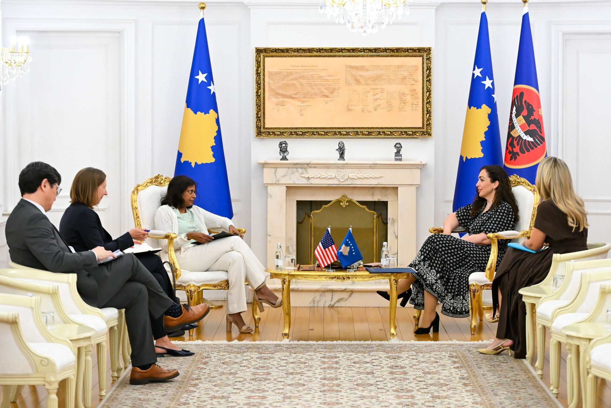 Osmani takon të ngarkuarën me punë të SHBA-së, Anu Prattipati – U diskutua konstituimi i Kuvendit dhe marrëdhëniet Kosovë-SHBA