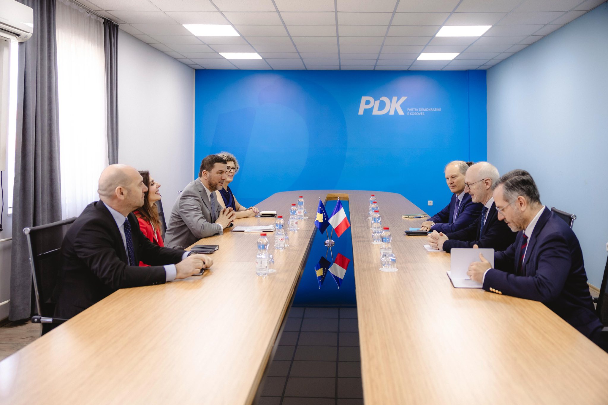 Francezët Troccaz e Guerot i shkojnë në zyrë edhe Krasniqit të PDK-së, ja çka biseduan