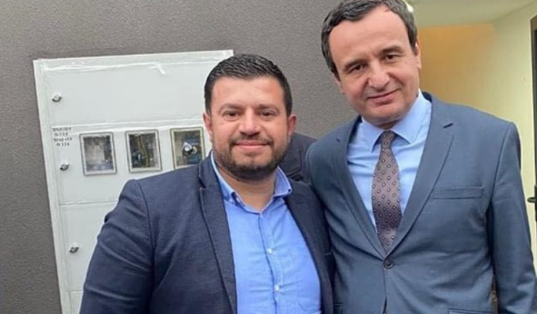 “Babo, faleminderit që ekziston, po i prejna krejt!”: drejtori i ri i Institutit për Administratë, militant i flaktë i Kurtit