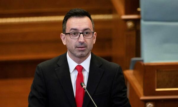 OVL-UÇK reagon pasi u zbulua artikulli i Bashës ku akuzonte UÇK-në: E pafalshme Kuvendi të udhëhiqet nga ky njeri