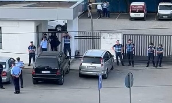 AGK i bashkohet reagimit të organizatës simotër në Shqipëri pas aksionit policor në ndërtesën e disa mediave atje