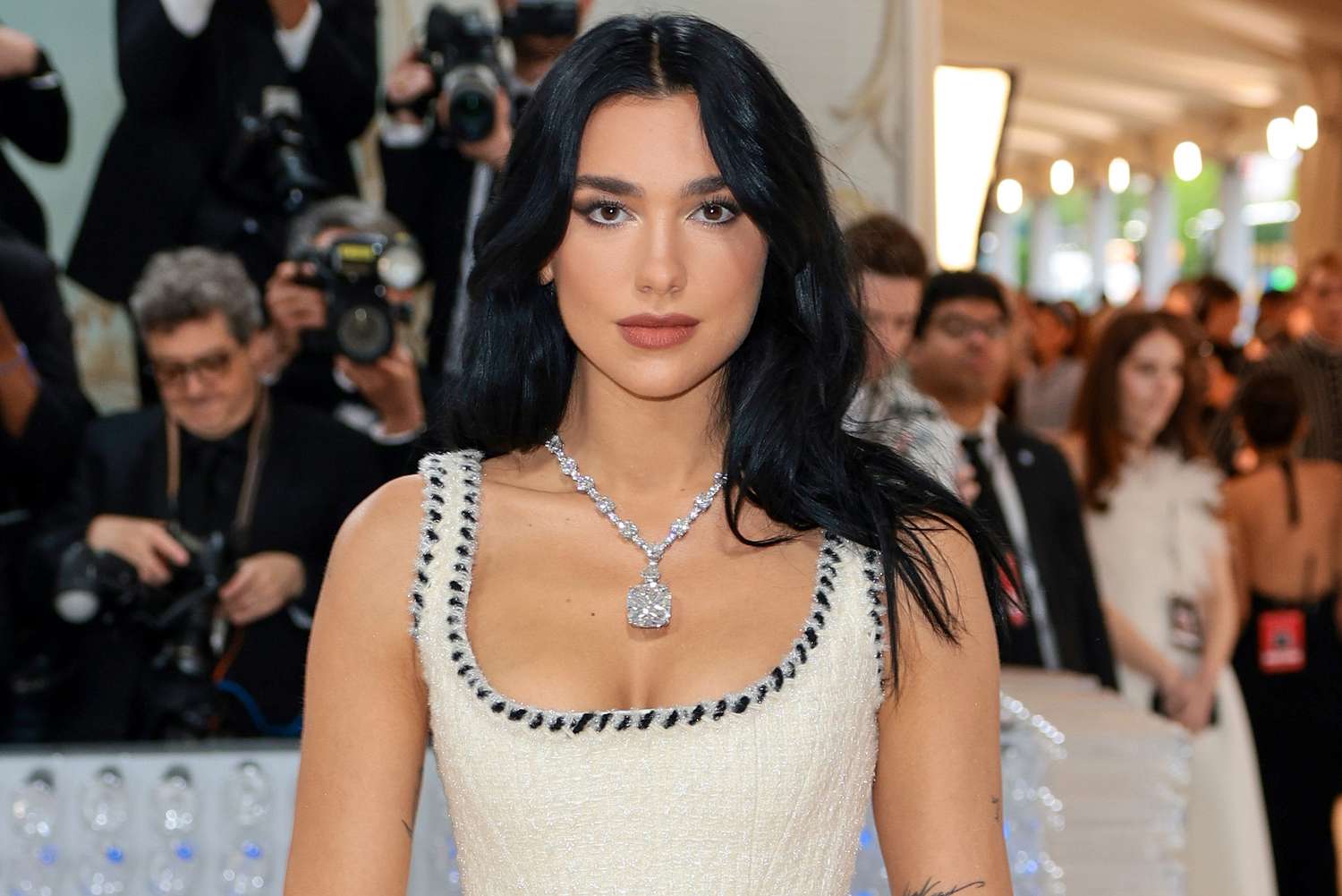 Dua Lipa ia thyen rekordin vetes – ja cila është super arritja e radhës e artistes