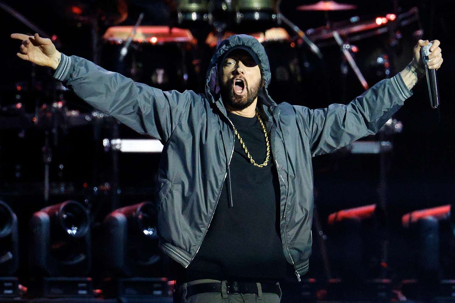 “Shpërtheva në lot, ndjeva një faj të madh”, Eminem zbuloi se si vendosi të linte drogën