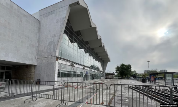 Masë paraburgimi për ish-ministrat dhe të dyshuarit tjerë për rastin në Novi Sad