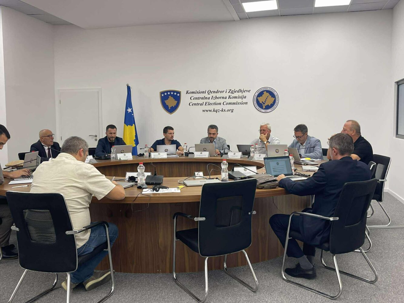 KQZ: Janë aprovuar mbi 7 mijë kërkesa për ndërrimin e qendrës së votimit