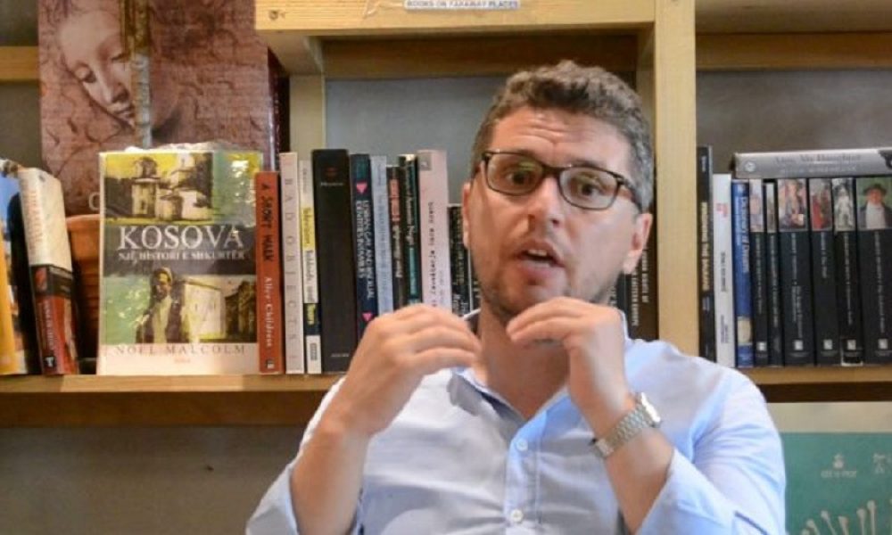 Zogaj ironizon me pushtetin: Çka po na duhen urat me Perëndimin, kur i kemi dy urezat në Mitrovicë