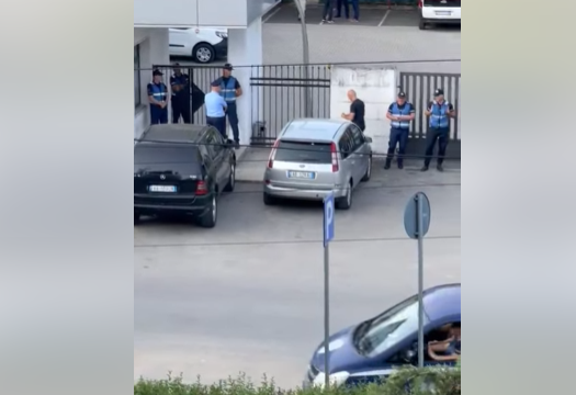 AGSH alarmohet: Bllokimi i zyrave të News24, Panorama dhe Gazeta Shqiptare është sulm ndaj lirisë së medias