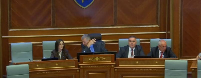 “Veç rri, veç rri, edhe unë i dëgjoj sikur ti”, Dehari injoron lutjen e Jasharit në kërkesën e PDK-së për pauzë
