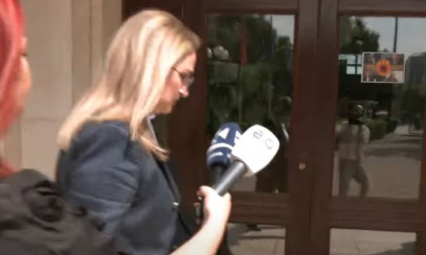 Nuk e votoi për kryetare të Kuvendit – Shqipe Selimi s’flet për Gërvallën, “kalofshi mirë” gazetarëve