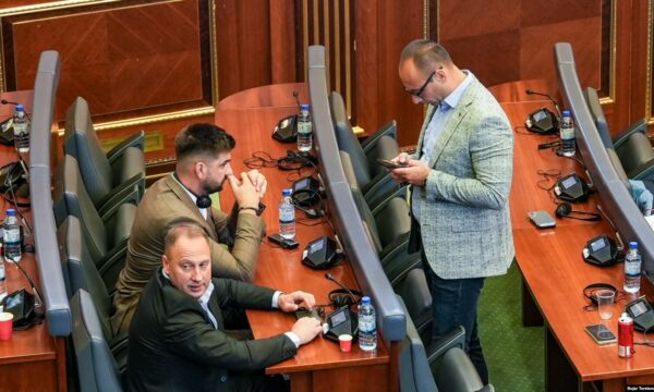Lista Serbe: Po votohet në kundërshtim me rregullat, Kurti po e shtyn të preferuarin e tij për postin e nënkryetarit