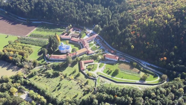 Infiltrim i mundshëm i shteteve të huaja (Republikës së Serbisë dhe Federatës Ruse) me qëllim krijimin e një mikroshteti rreth Manastirit të Deçanit në Kosovë