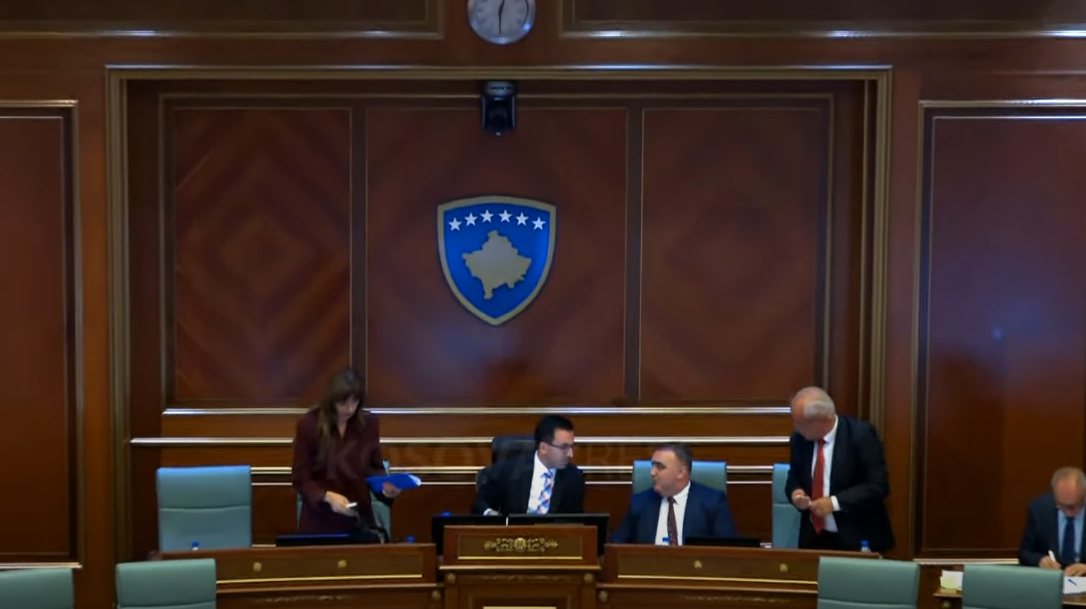 Rashiq nuk siguron votat për nënkryetar, Basha ndërpret seancën: Gjasat i ka më të mëdha, vazhdojnë diskutimet