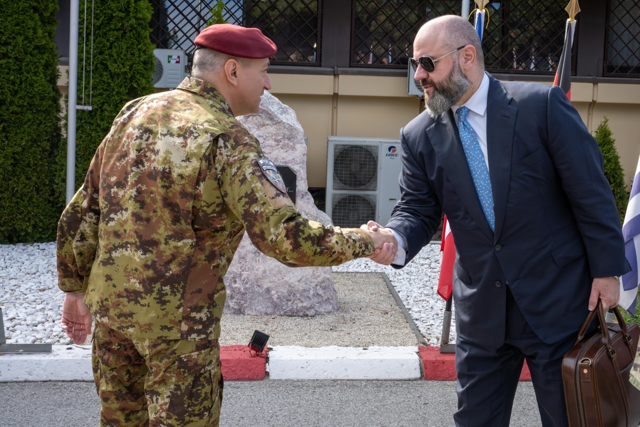 ​Baker riafirmon mbështetjen amerikane për KFOR-in dhe sigurinë në Kosovë