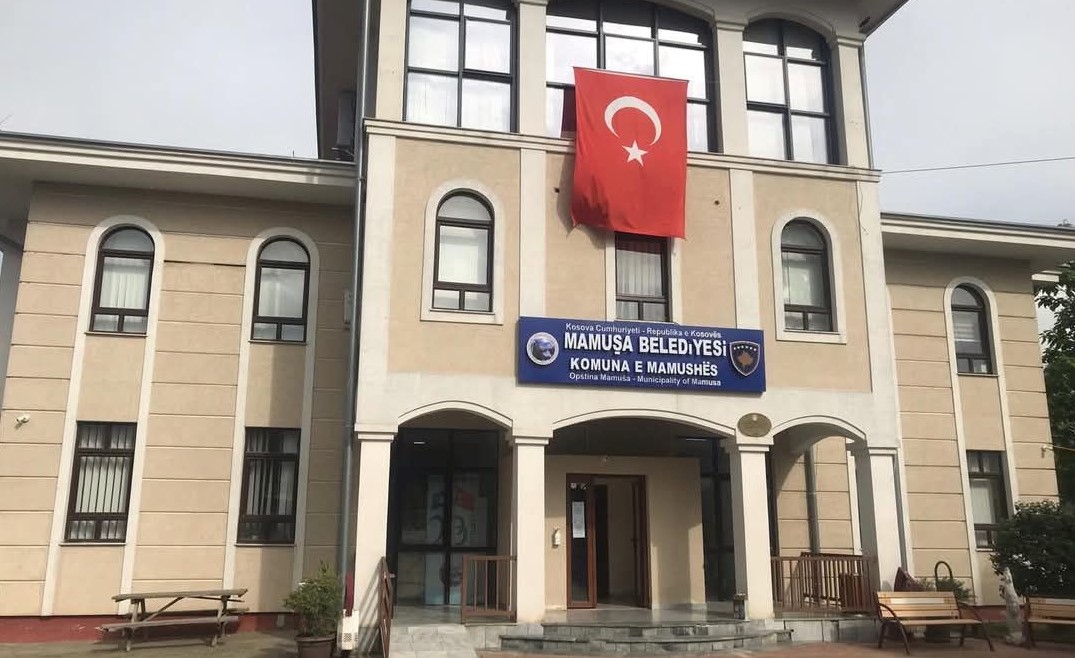 Abuzim flagrant me paranë publike në Mamushë: Komuna ia jep tenderin kompanisë që ofertoi për 28 mijë euro më shtrenjtë