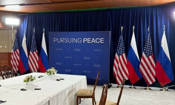 ‘Në kërkim të paqes’: Brenda dhomës ku do të zhvillohet takimi Trump-Putin