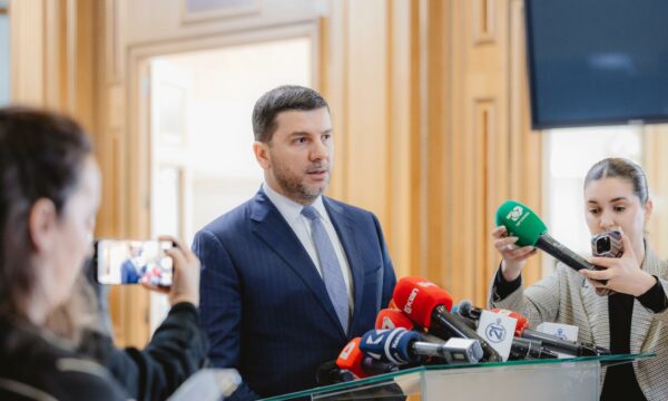 Krasniqi: VV i ka 35 kandidatë që po të propozoheshin do të konstituohej Kuvendi, e sollën një që s’i merr votat