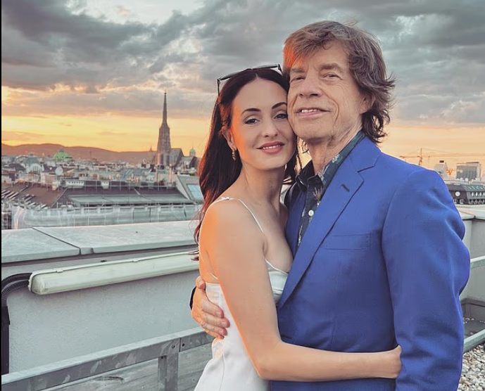 Mick Jagger shijon dashurinë me të fejuarën 44 vjet më të re, planifikon të zgjerojë familjen