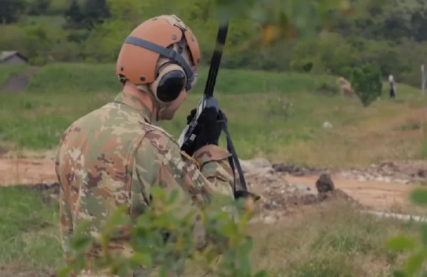 ​NATO reagon ndaj aferës së spiunazhit të pilotit kroat të KFOR-it dhe shtetase serb nga Kosova