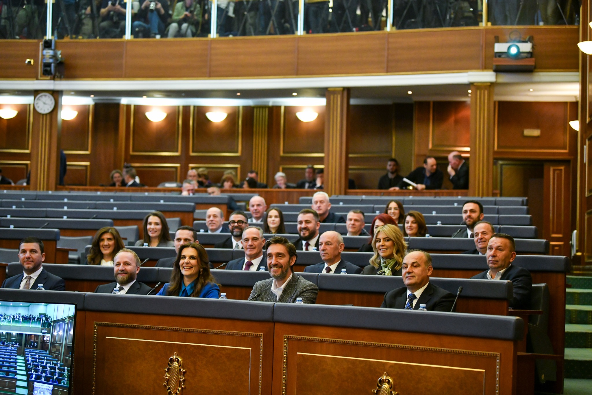 Ngushtohet rrethi për kryeparlamentar, PDK s’i voton kandidatët e VV-së që deklaruan kundër Thaçit