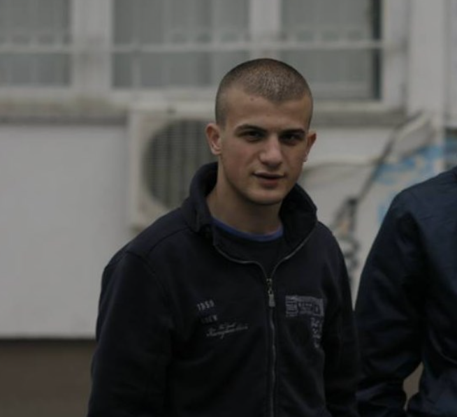 Me kërkesë të mbrojtjes, shtyhet seanca ndaj kryetarit të tifo-grupit “Plisat”