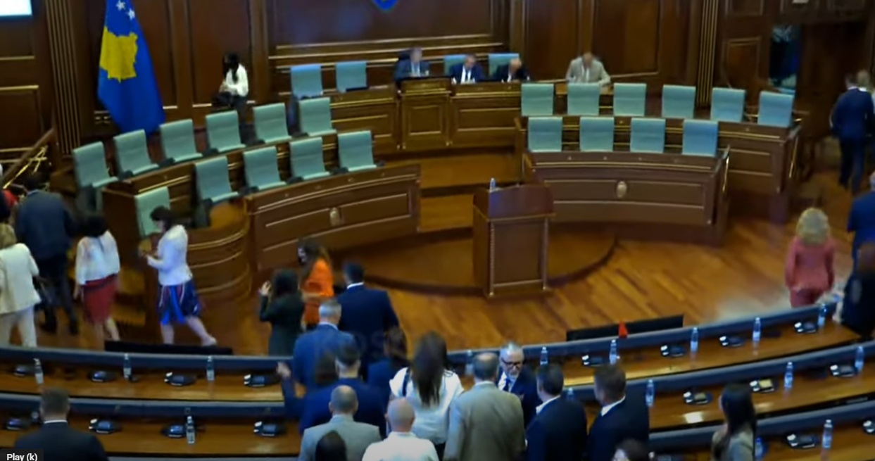 Ndërpritet seanca konstituive, Haxhiu e Gërvalla nuk marrin vota të mjaftueshme për t’u zgjedhur kryeparlamentare