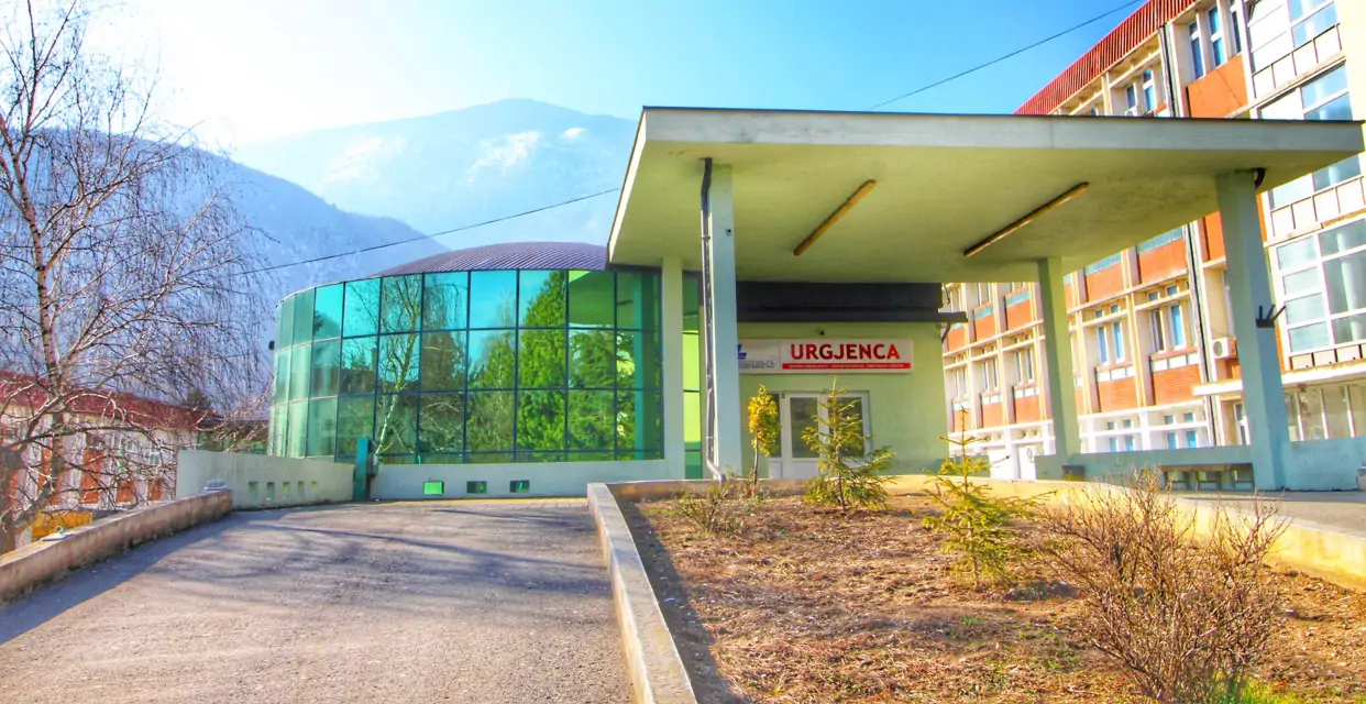 Foshnja pa shenja jete dërgohet në spitalin e Pejës, policia nis hetimet