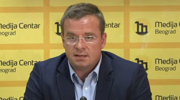 Stojkoviq fton serbët në Kosovë të mos e votojnë Listën Serbe