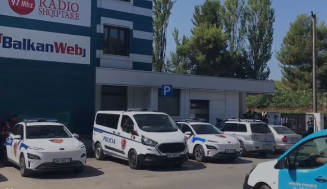 Terrori shtetëror në ambientet e News24, reagon edhe Shoqata e Gazetarëve Europianë: Veprim represiv
