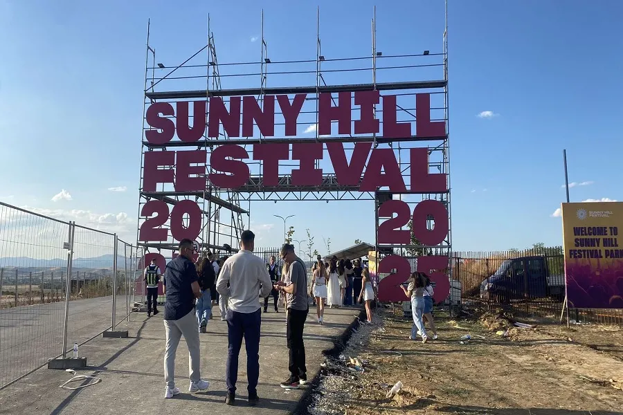 Sonte nata e tretë dhe e fundit e “Sunny Hill”, në skenë Anyma dhe Peggy