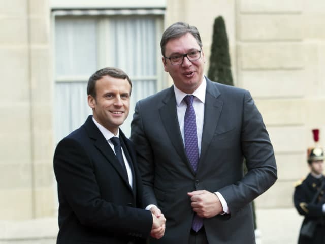 Macron bisedon me Vuçiqin: Çdo veprim i njëanshëm që cenon dialogun me Kosovën është i dënueshëm