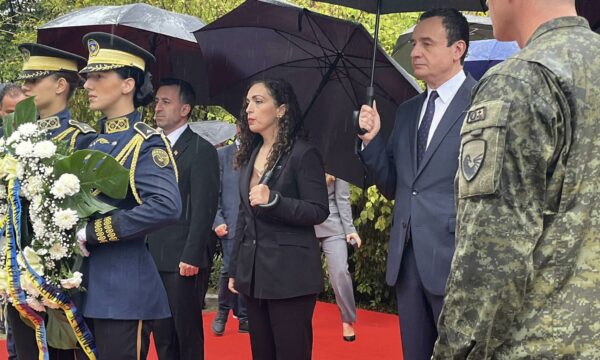 Krerët e shtetit bëjnë homazhe në përkujtim të viktimave të sulmit terrorist të 11 Shtatorit në SHBA