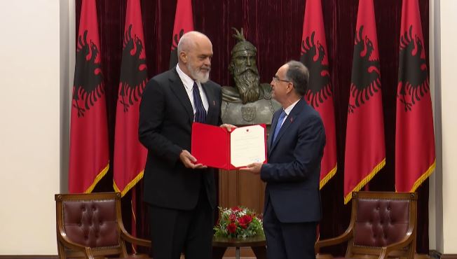 Edi Rama merr dekretin për mandatimin e qeverisë së re