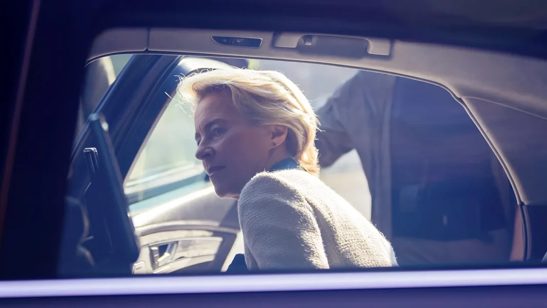 Besonin se brenda ishte Ursula von der Leyen, protestuesit bullgarë godasin makinën