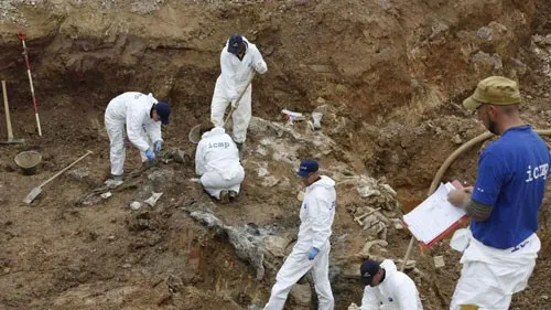 Dyshime për një varr masiv pranë Novi Pazarit: autoritetet dhe qytetarët kërkojnë zbardhjen e së vërtetës