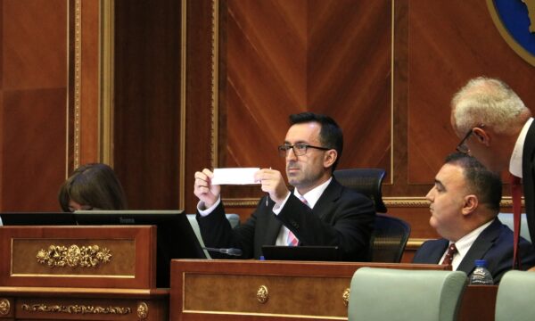 VV pajtohet se Kuvendi s’është kryer, Rexhaj: Jemi në fazën e fundit të konstituimit – të dielën partia e mandaton Kurtin për Kryeministër
