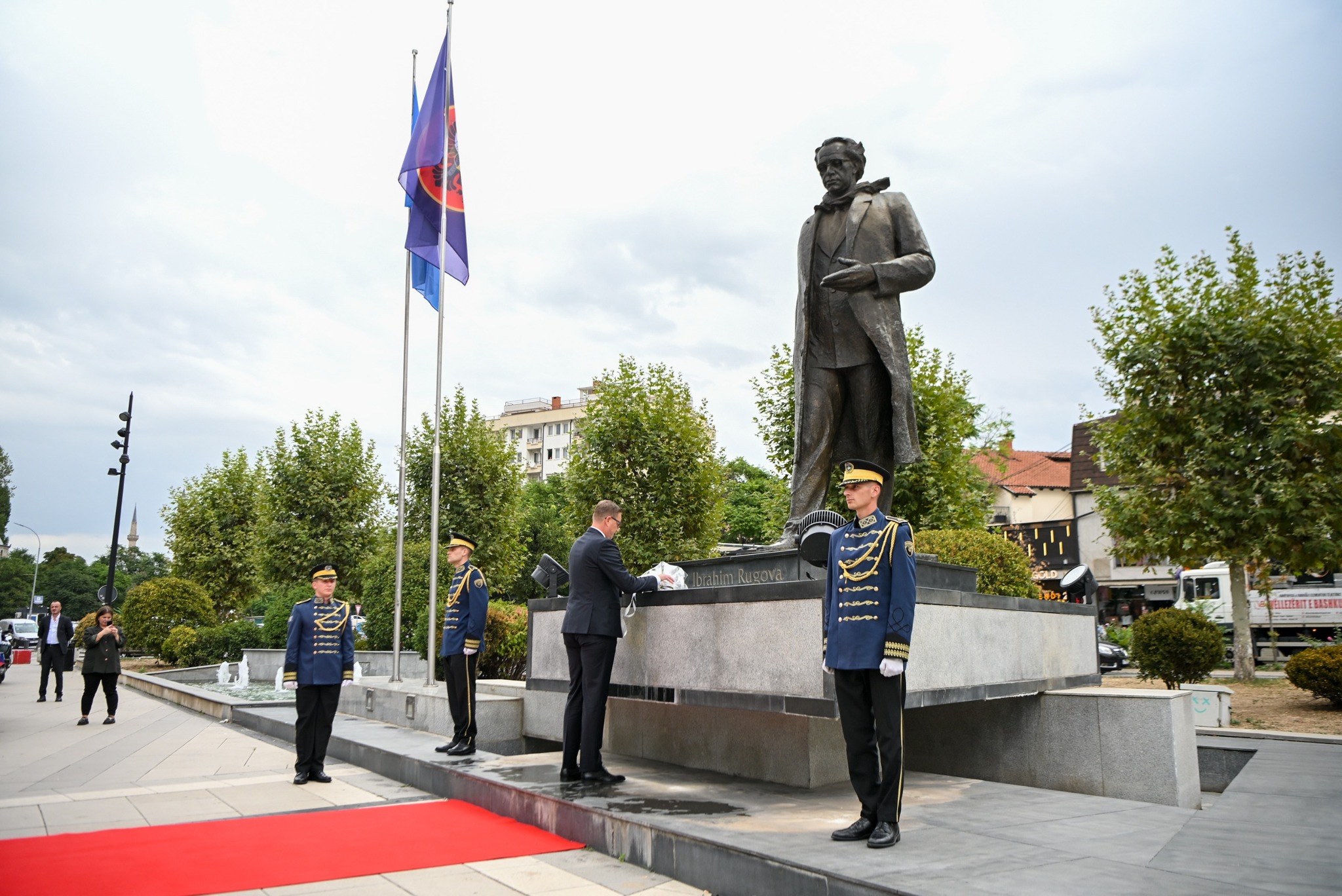 Ambasadori i ri slloven ia dorëzon letrat kredenciale Presidentes, bën homazhe te shtatorja e Rugovës